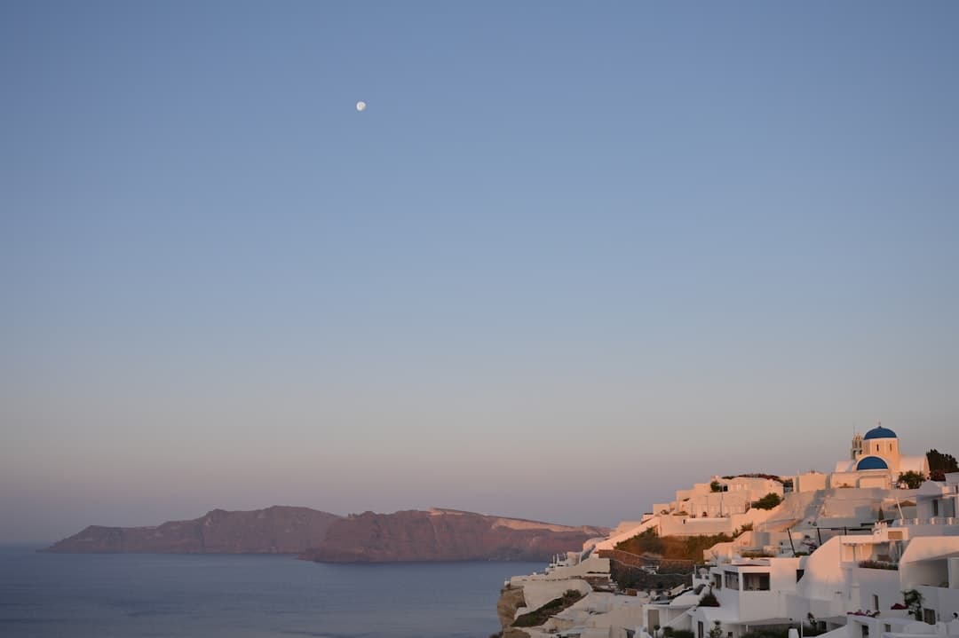 Santorini travel - Photo by Po-Hsuan Huang on Unsplash